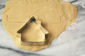 cookie+cutter+house-iStock_000001946391XSmall